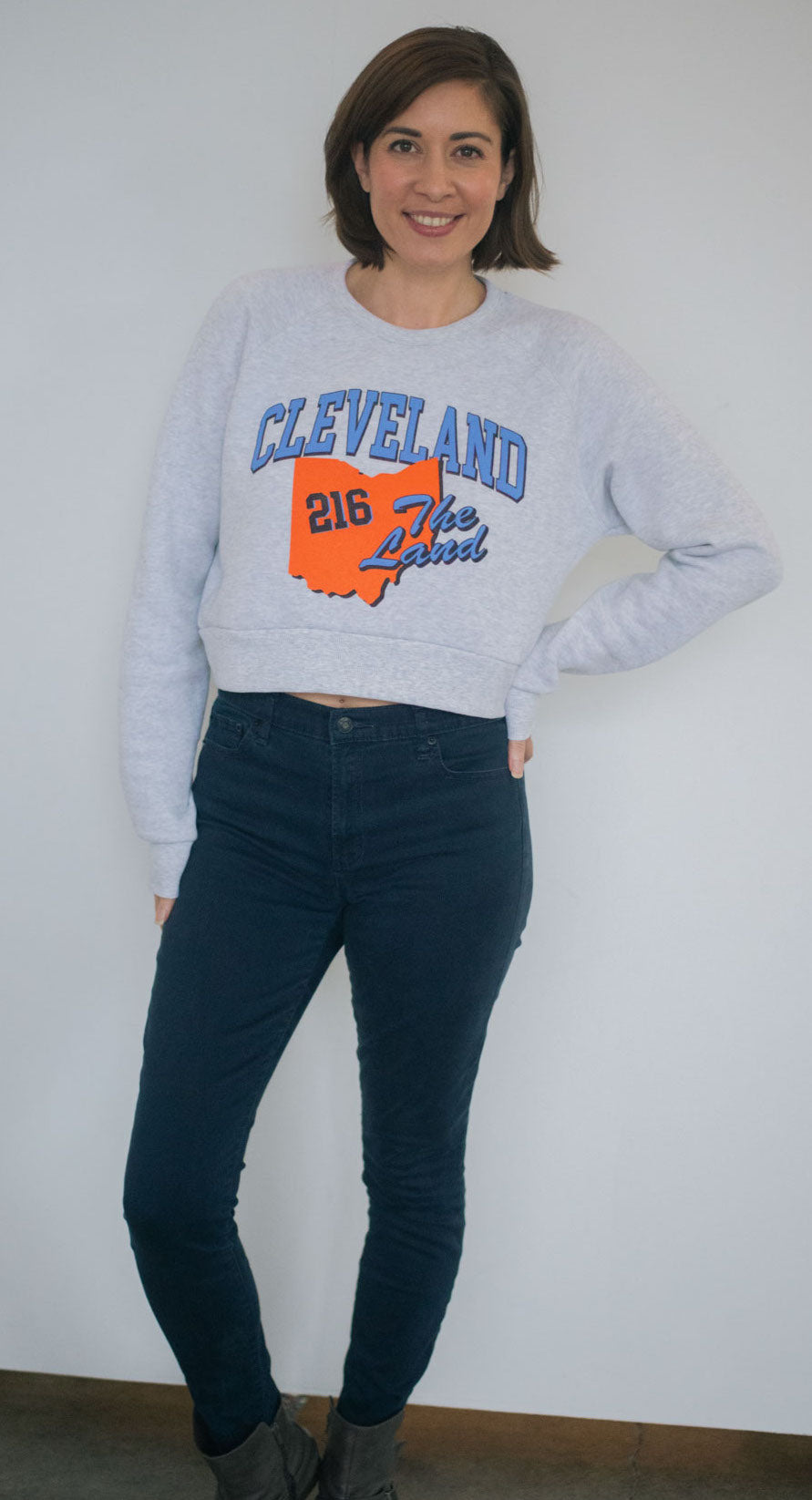 Cleveland Arch Retro State Cropped Crew Sweatshirt